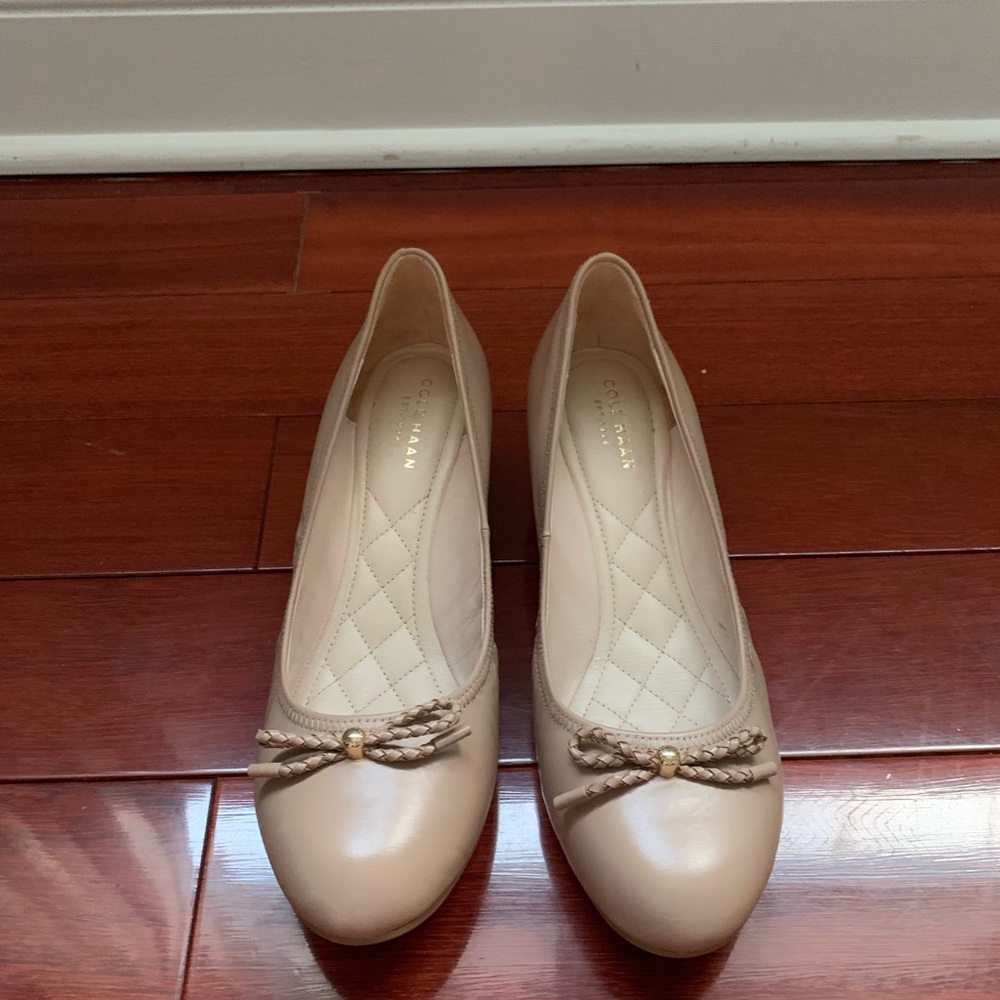 Cole Han Grand Bow Waterproof Wedge size 8